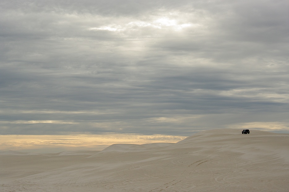 фото "Один в пустыне" метки: пейзаж, Sand, alone, desert, небо