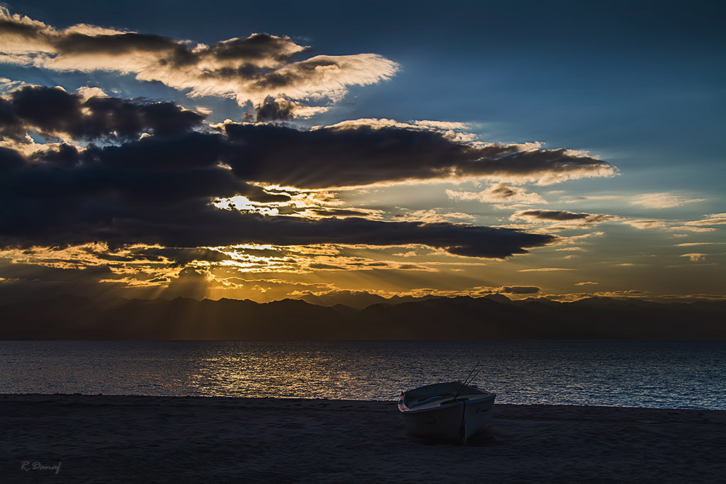 photo "Lonely" tags: travel, landscape, Africa, sea, sunrise, tourists