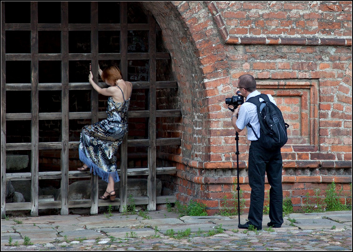 photo "stranger PHOTO))" tags: genre, street, Moscow, Крутицы