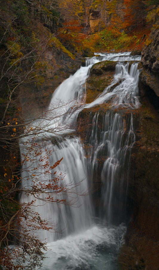 photo "***" tags: landscape, travel, nature, Europe, Spain, colour, rocks, water, Пиренеи, арагон, водопад, ущелье