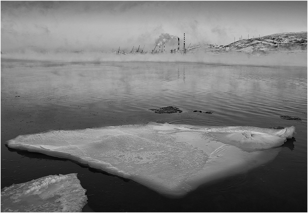 photo "***" tags: black&white, water, winter