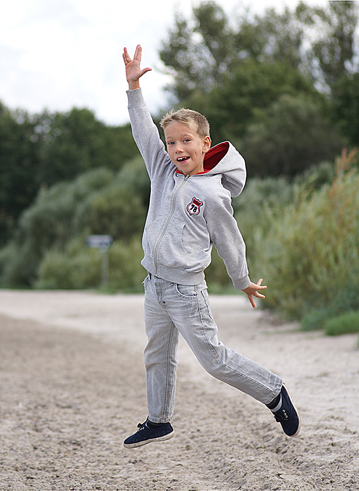 photo "Hello from Vulcan planet" tags: portrait, children, sea