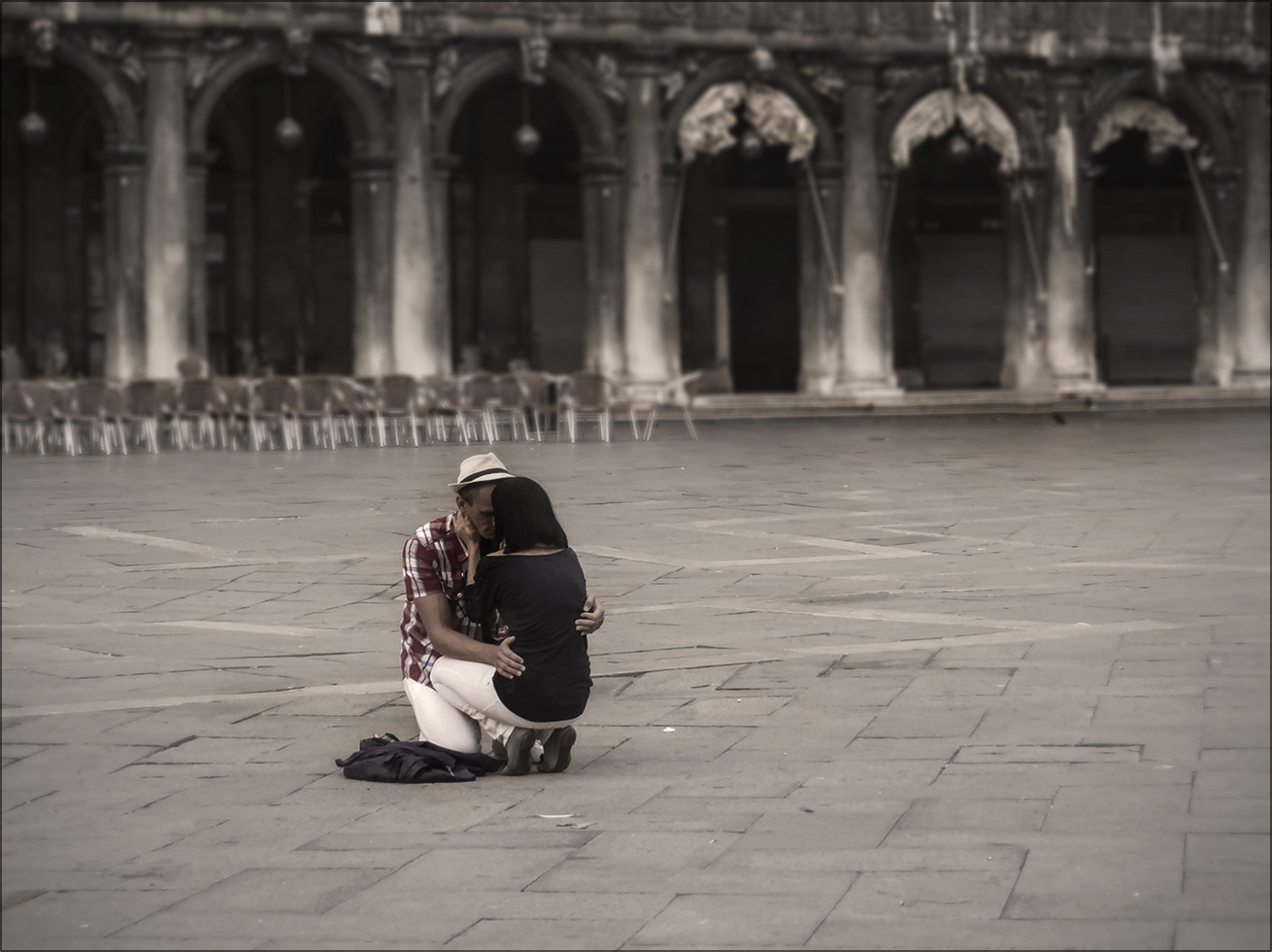 photo "They love each other..." tags: street, Italy, Venice, foto liubos, venecia, влюблённые, площадь сан марко