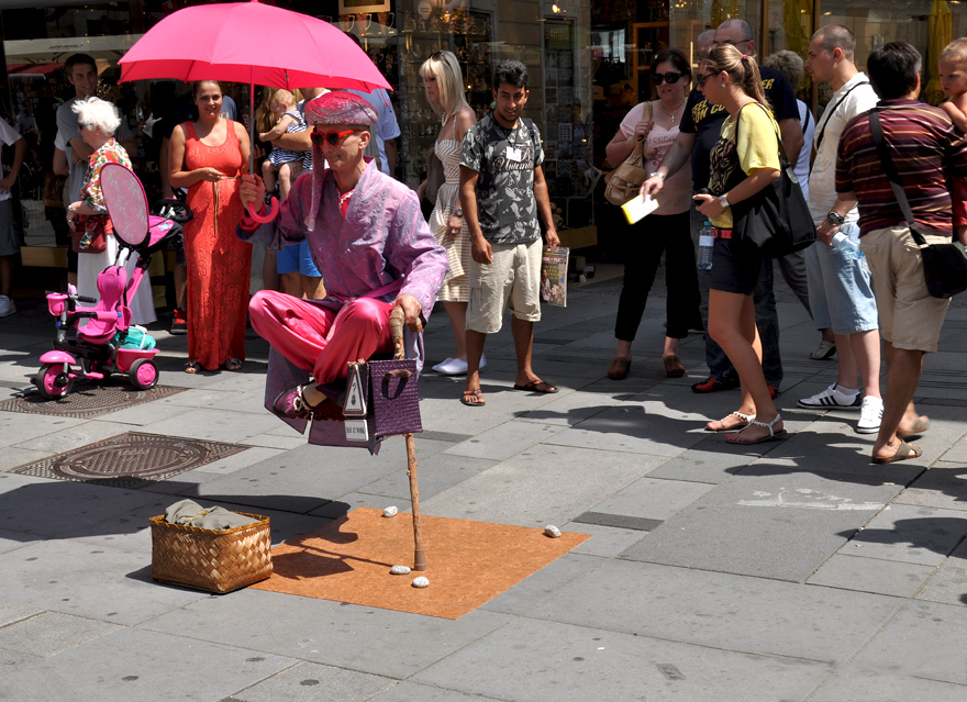 photo "***" tags: street, Europe, Vienna