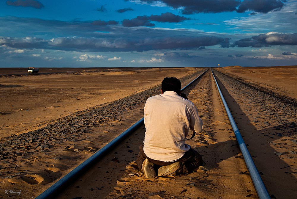 photo "Photographer at work" tags: travel, landscape, genre, Africa, desert, man