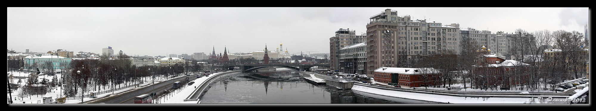 фото "Москва. Кремль. Панорама." метки: архитектура, город, панорама, Европа, башня, вода, дорога, здание, зима, храм