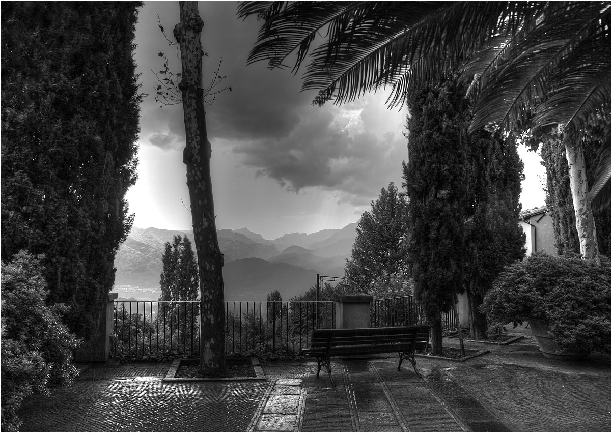 photo "Tuscany: place for contemplation" tags: landscape, black&white, 