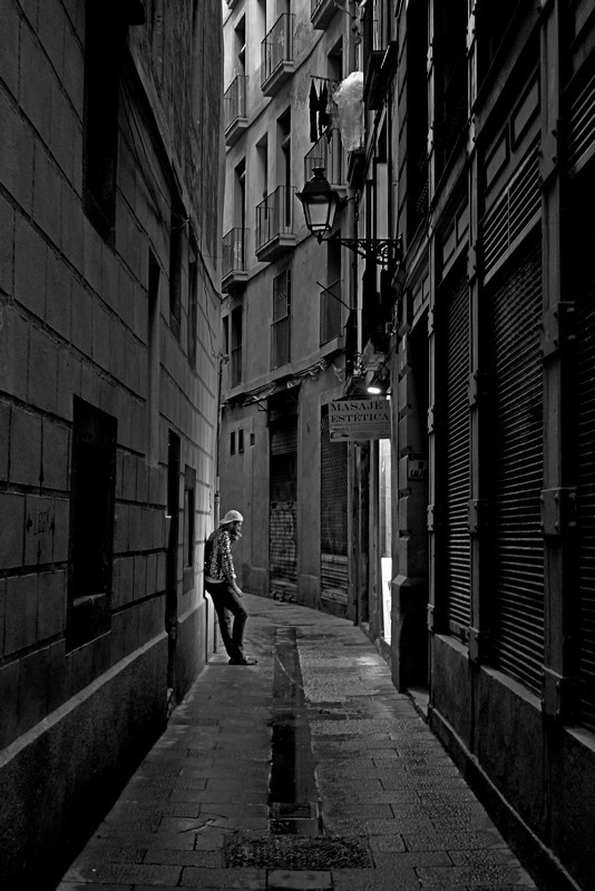 photo "Barri Gòtic" tags: travel, street, black&white, Barcelona, Barri Gòtic, Spain, night, spain, Барселона