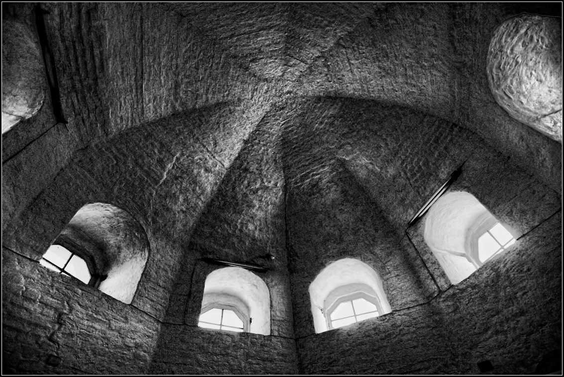 photo "ancient tower" tags: architecture, interior, black&white, 