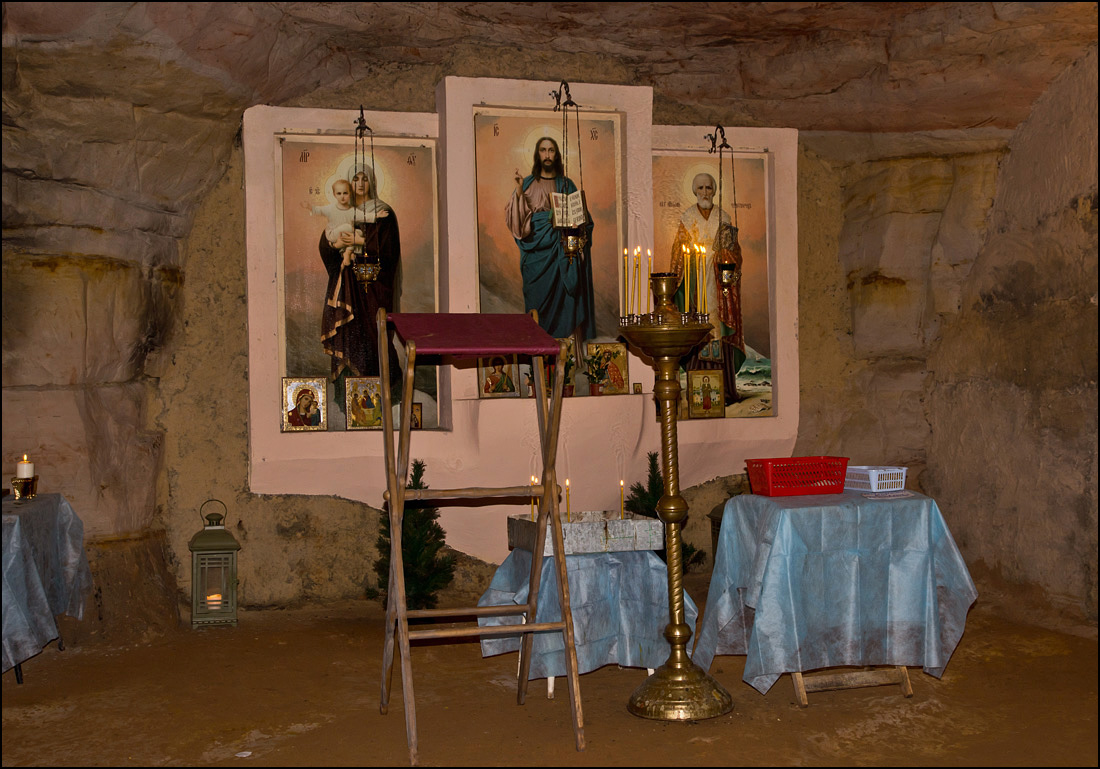 photo "In the underground of the chapel..." tags: travel, caverns, Саблино, памятник природы