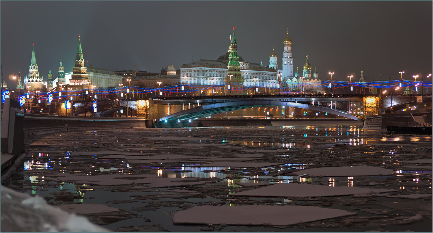 photo "On reflection, how to decorate ..." tags: architecture, landscape, night, river, temple, tower