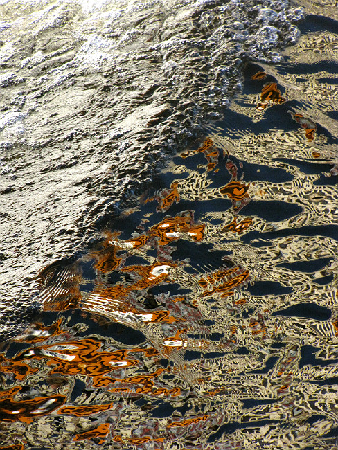 photo "wave" tags: abstract, nature, fragment, reflections, water