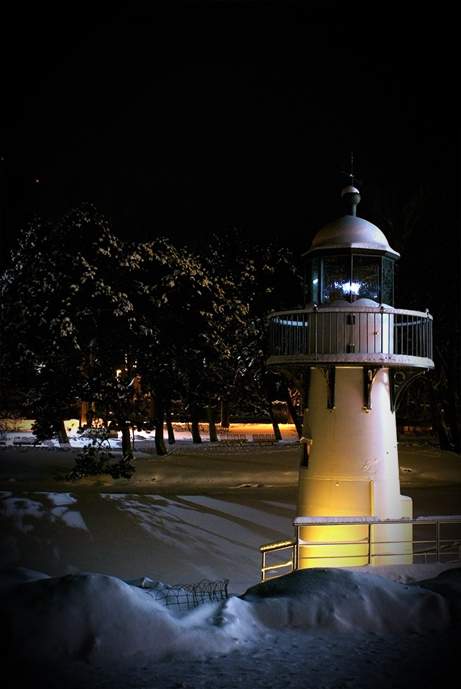 фото "Lighthouse" метки: пейзаж, архитектура, вода, замерзшая река, зима, канал, маяк, ночь