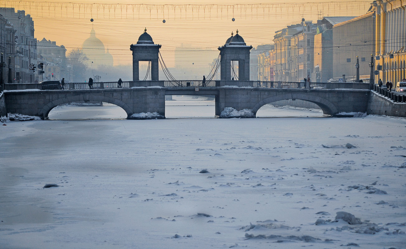 photo "***" tags: architecture, street, Russia, St. Petersburg, fog, snow, water, winter, мост Ломоносова, р.Фонтанка