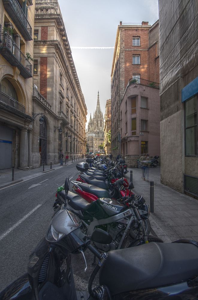 photo "Barcelona Cathedral" tags: architecture, city, travel, Barcelona, Bikes, Europe, cathedral, spain, street