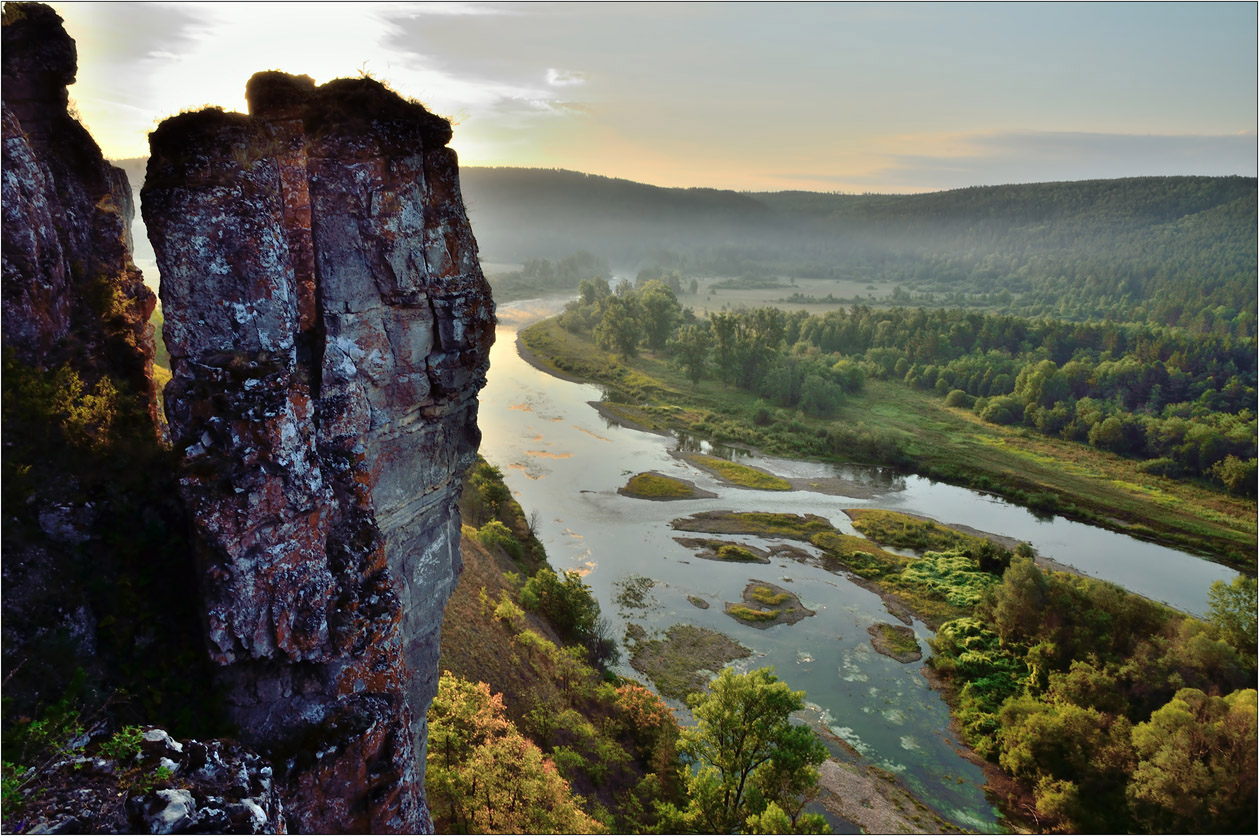 фото "Утро на реке Юрюзань" метки: пейзаж, вода, деревья, лес, лето, луг, небо, облака, отражения, река, скалы, утро