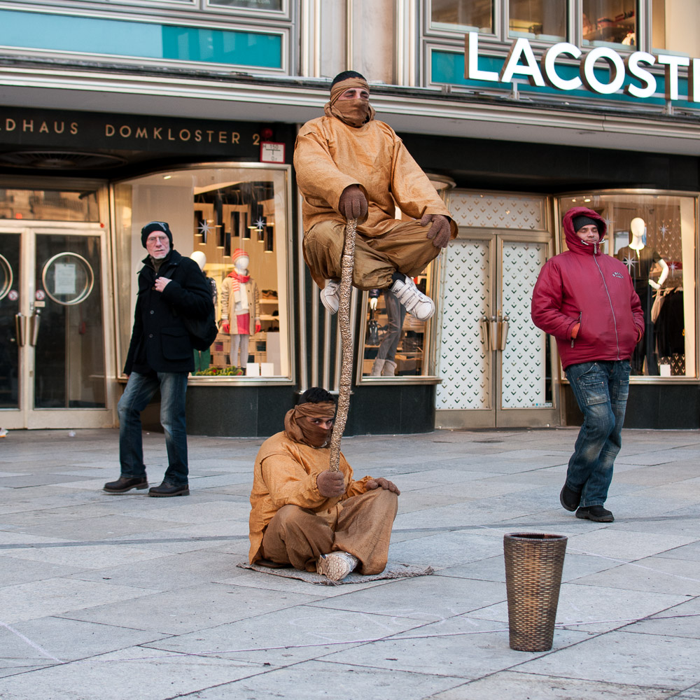 photo "Staring? Pay!" tags: street, travel, street