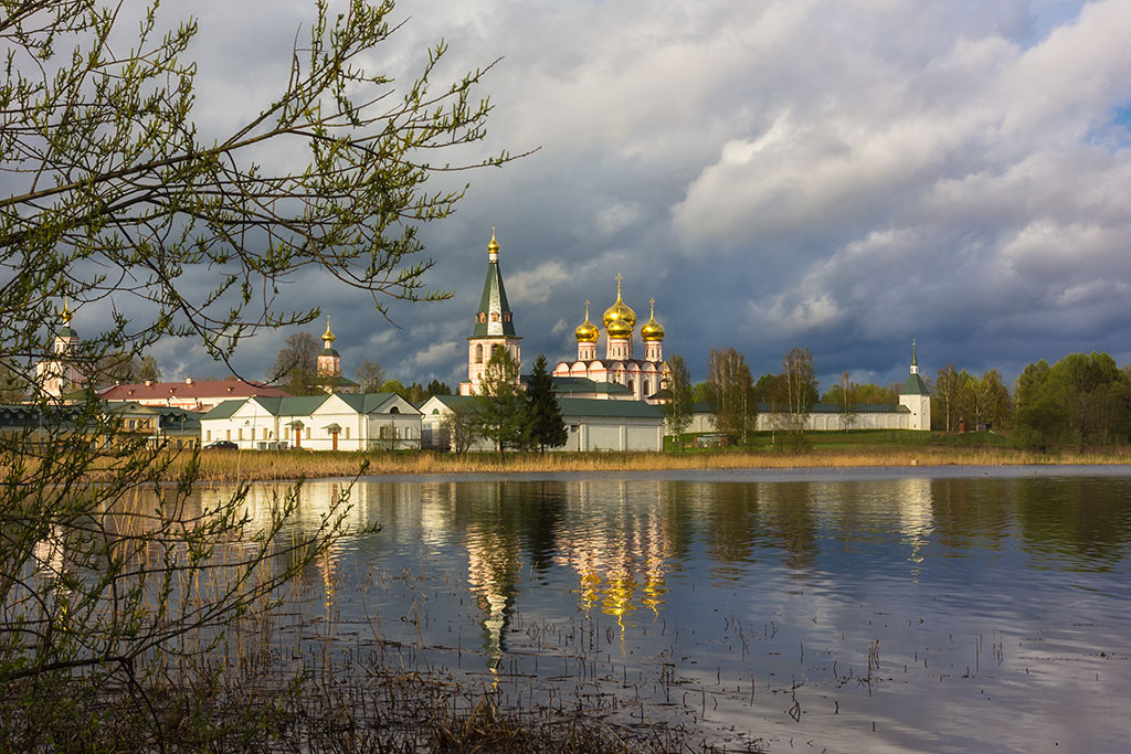 фото "Валдай. Иверский монастырь" метки: пейзаж, архитектура, весна, вода, монастырь, озеро, церковь