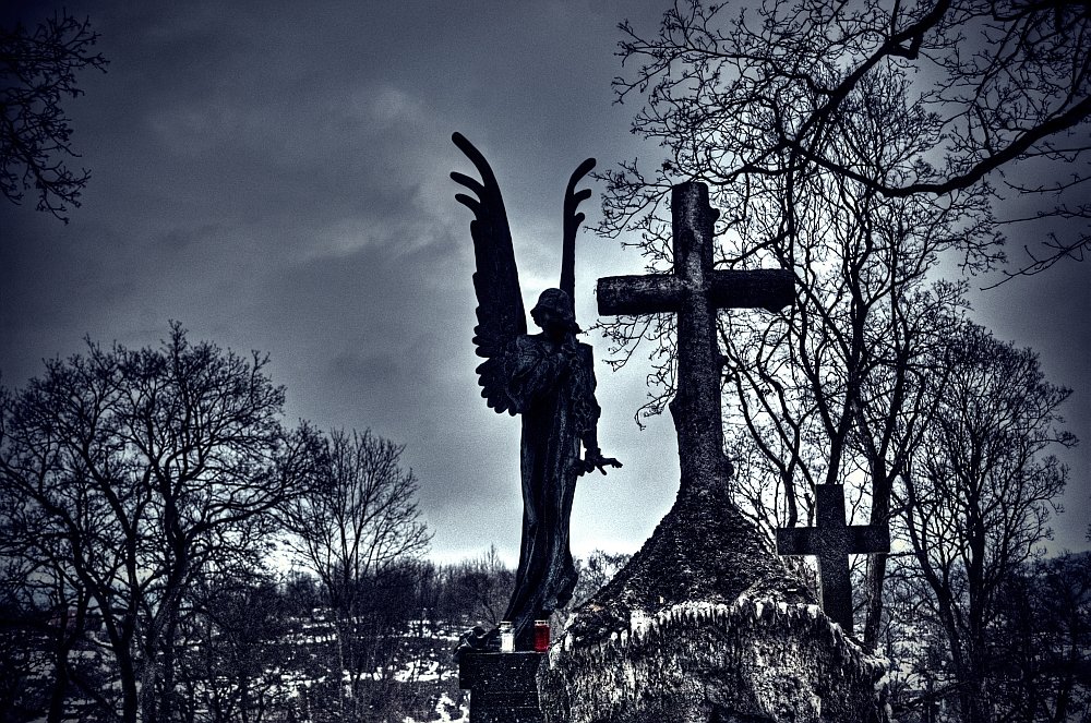 photo "RASU KAPINES" tags: misc., angel, death, graveyard, lithuania, vilnius