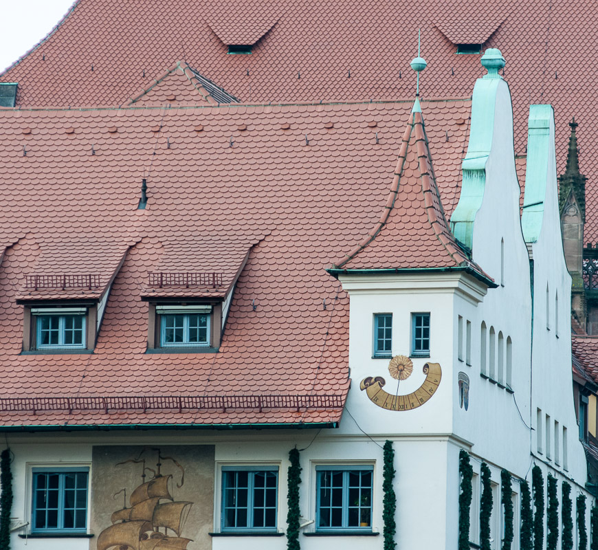 photo "smile" tags: architecture, city, travel, street, дома