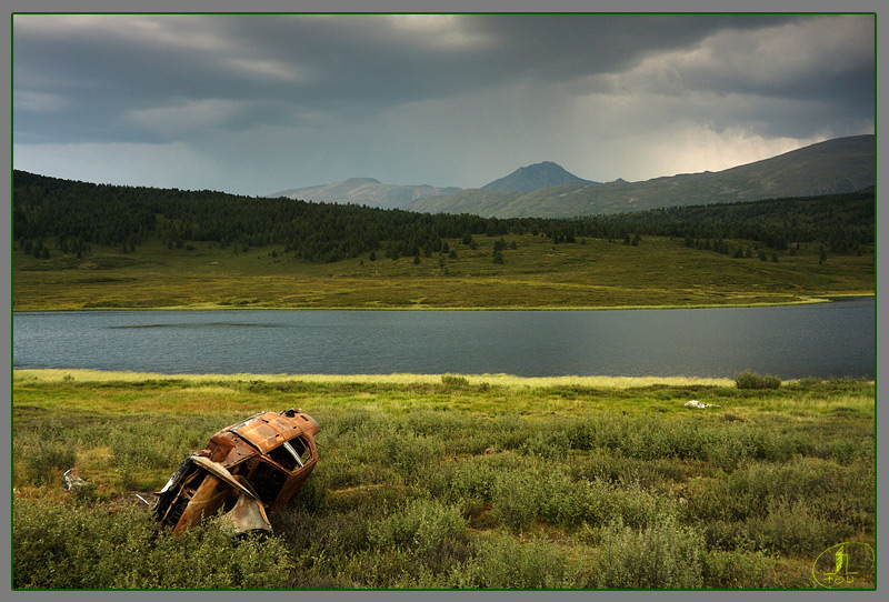 photo "Aktash-Ulagan" tags: landscape, travel, car, lake, mountains, summer, Алтай, акташ, ржавчина, улаган