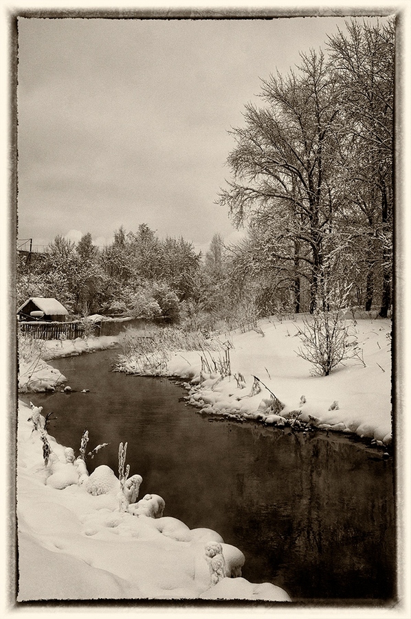 photo "***" tags: street, city, water, winter