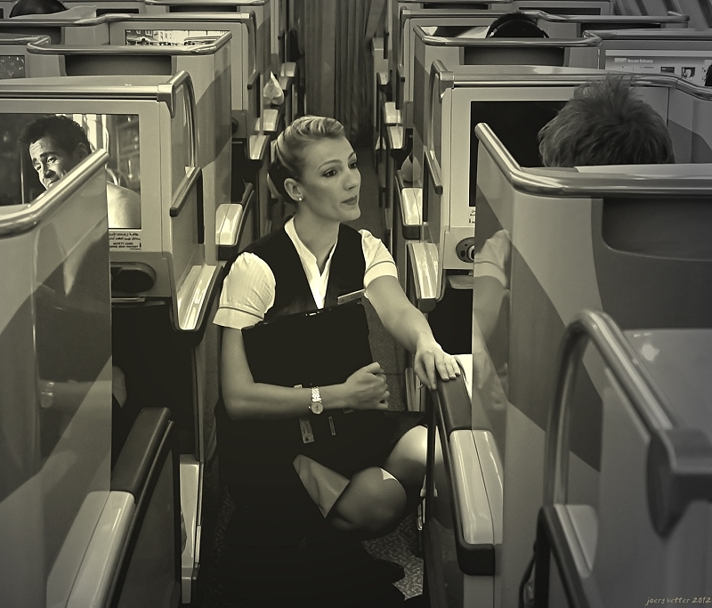 photo "ROXANEinA380" tags: travel, A 380 jörg vetter, Joerg vetter, Roxana, emirates, flight tokyo, sony 16-50 2.8, sony 77