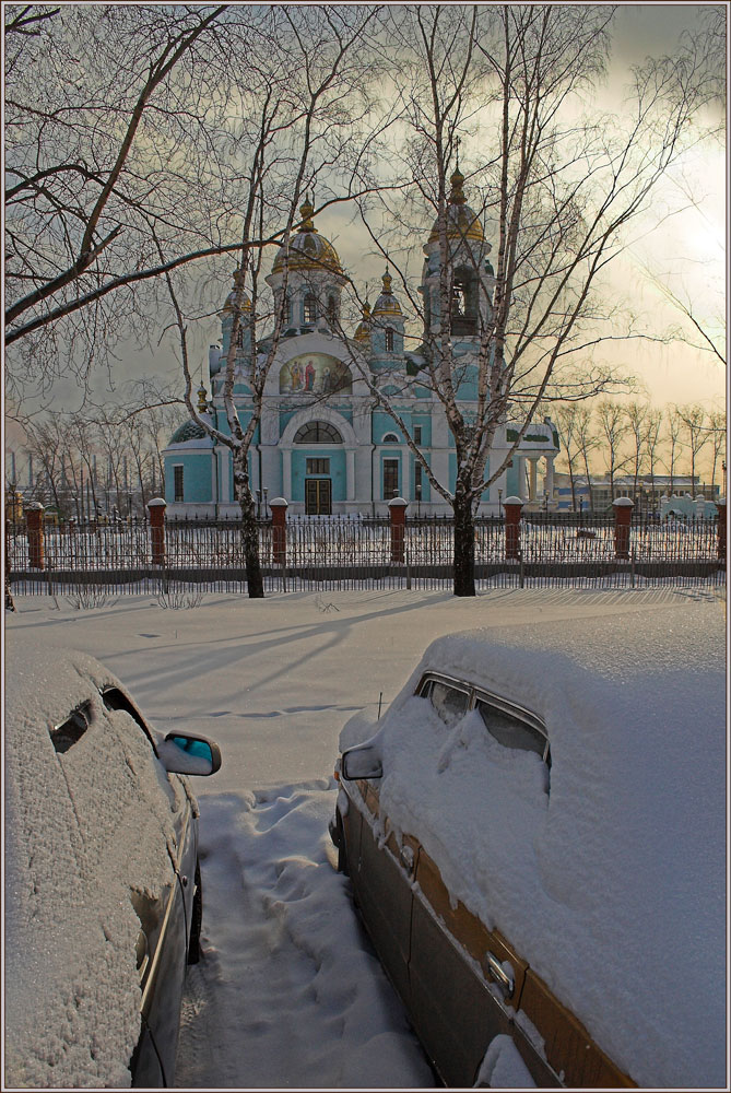 фото "у храма" метки: пейзаж, архитектура, техника, авто, деревья, зима, церковь