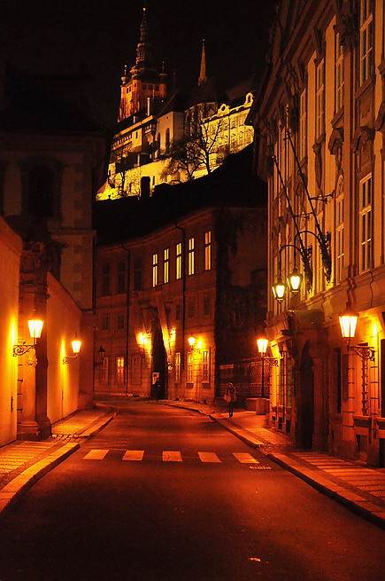photo "Пражский Град a ночной улица" tags: city, Prag, Prague, Praha
