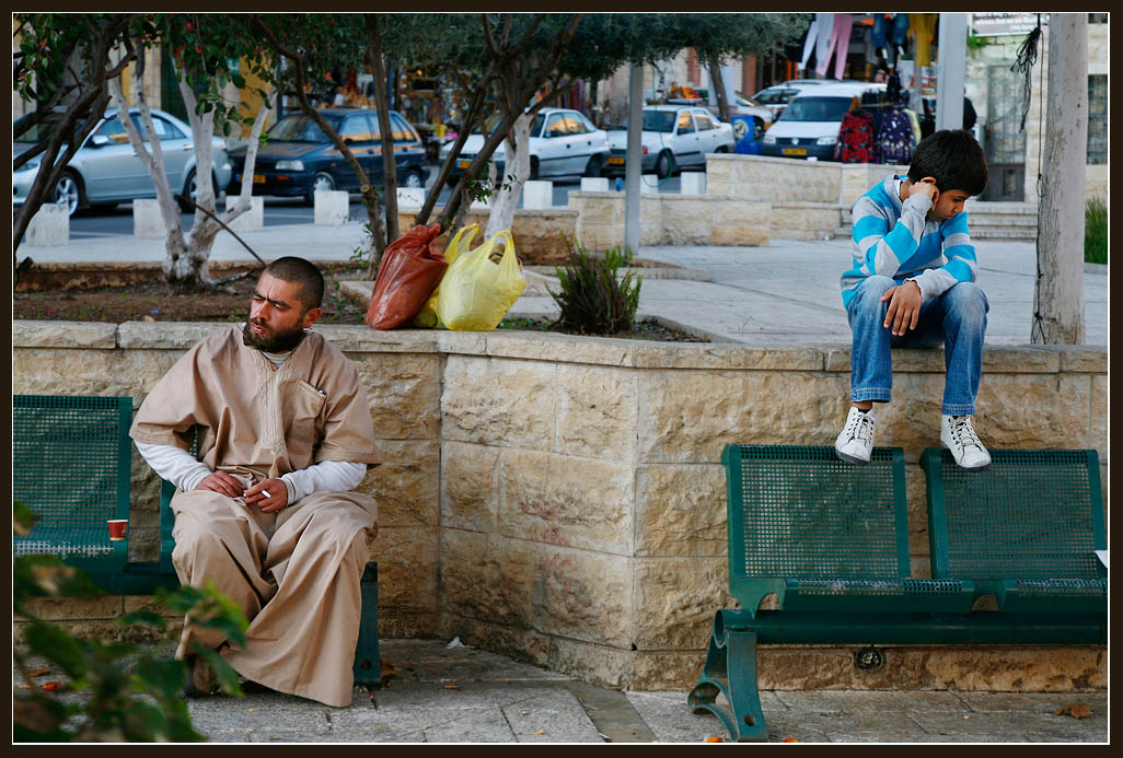 photo "Different thoughts" tags: street, 