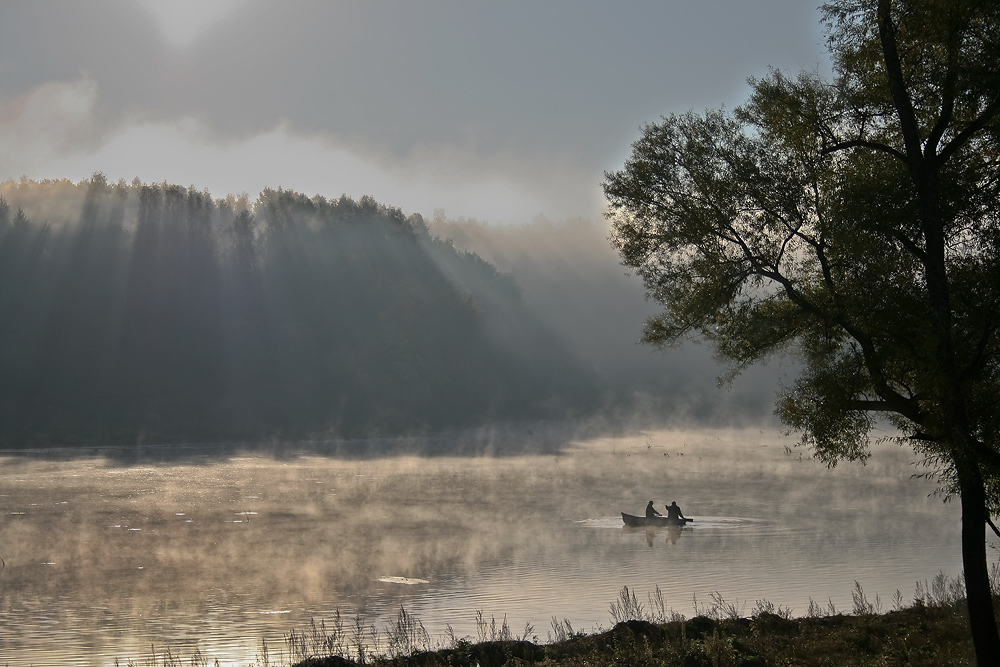 photo "***" tags: , boat, fog, lake, sunrise