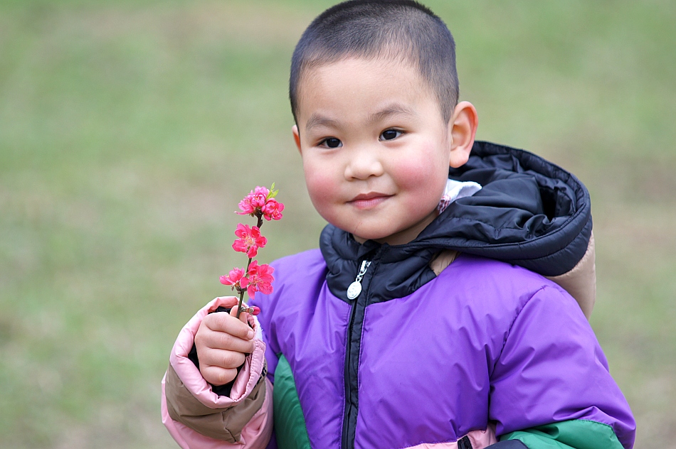 photo "Peach" tags: portrait, still life, nature, Asia, children, flowers