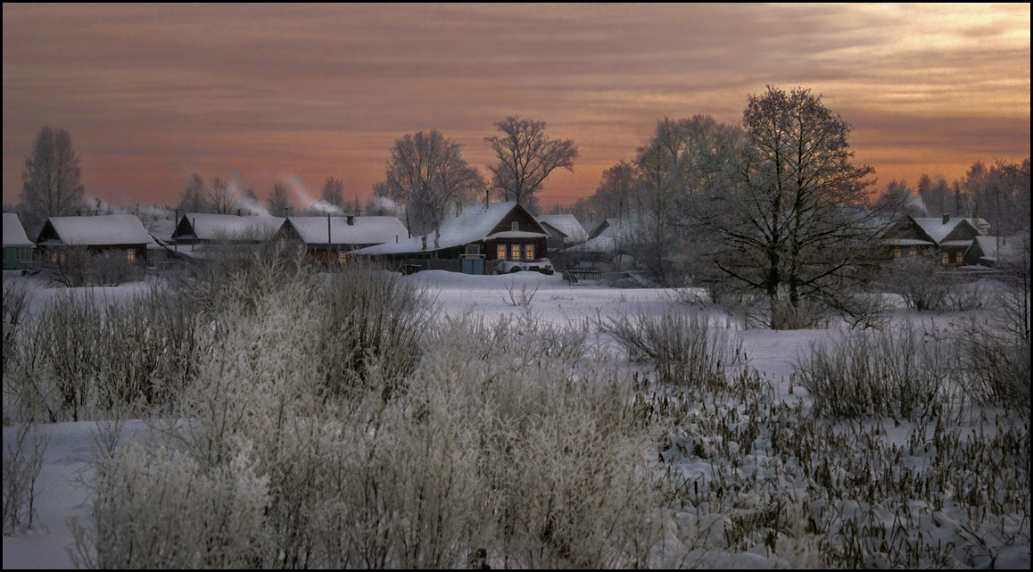 Поздний зимний вечер. Зимняя деревня. Деревня зимой. Поздний вечер в деревне. Поздняя осень в деревне.