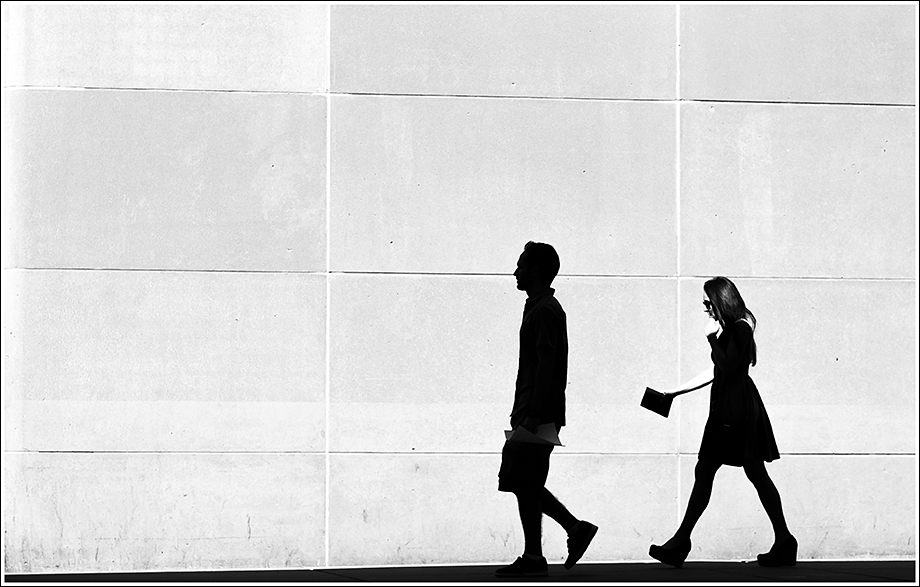 photo "walking silhouettes" tags: black&white, travel, city, Canada