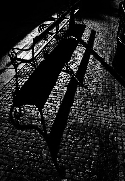 фото "Cкамейки а тени" метки: черно-белые, Prag, Praha, Прага