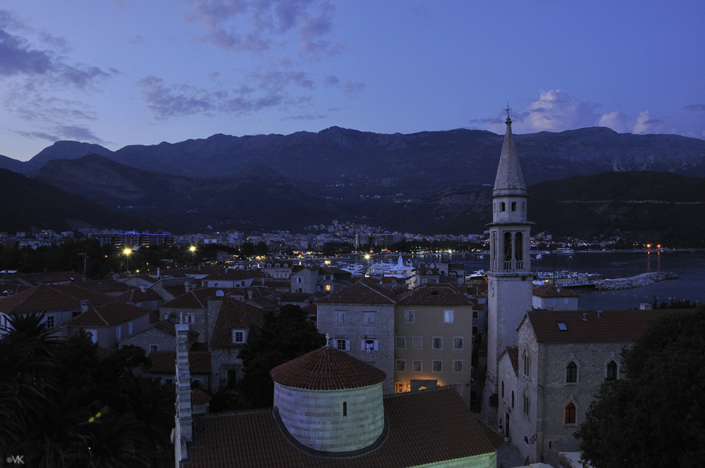 фото "Budva at night" метки: путешествия, пейзаж, архитектура, Будва, закат, лето, море, ночь, облака, улицы города