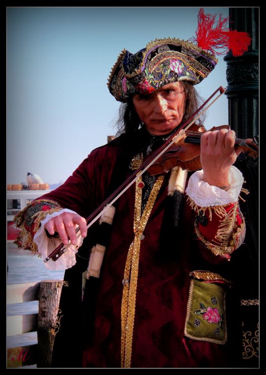 фото "On violin strings" метки: стрит-фото, портрет, 