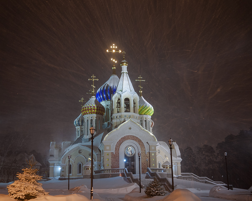 photo "Wind vyuzhit the walls of the temple" tags: architecture, landscape, night, temple, winter