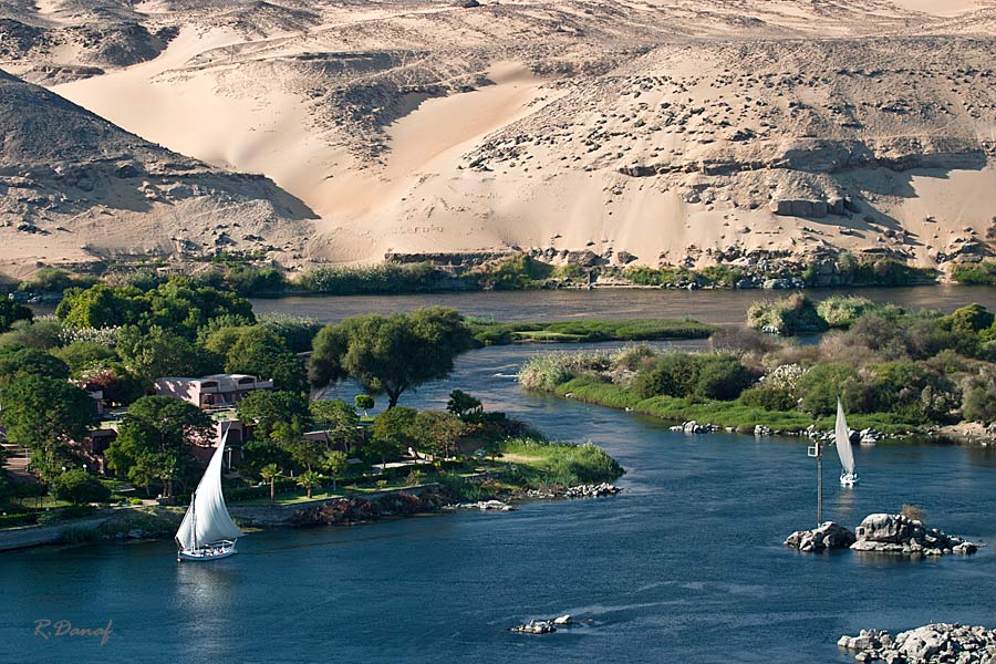 photo "Nile at Aswan" tags: travel, landscape, Africa, river, tourists, water