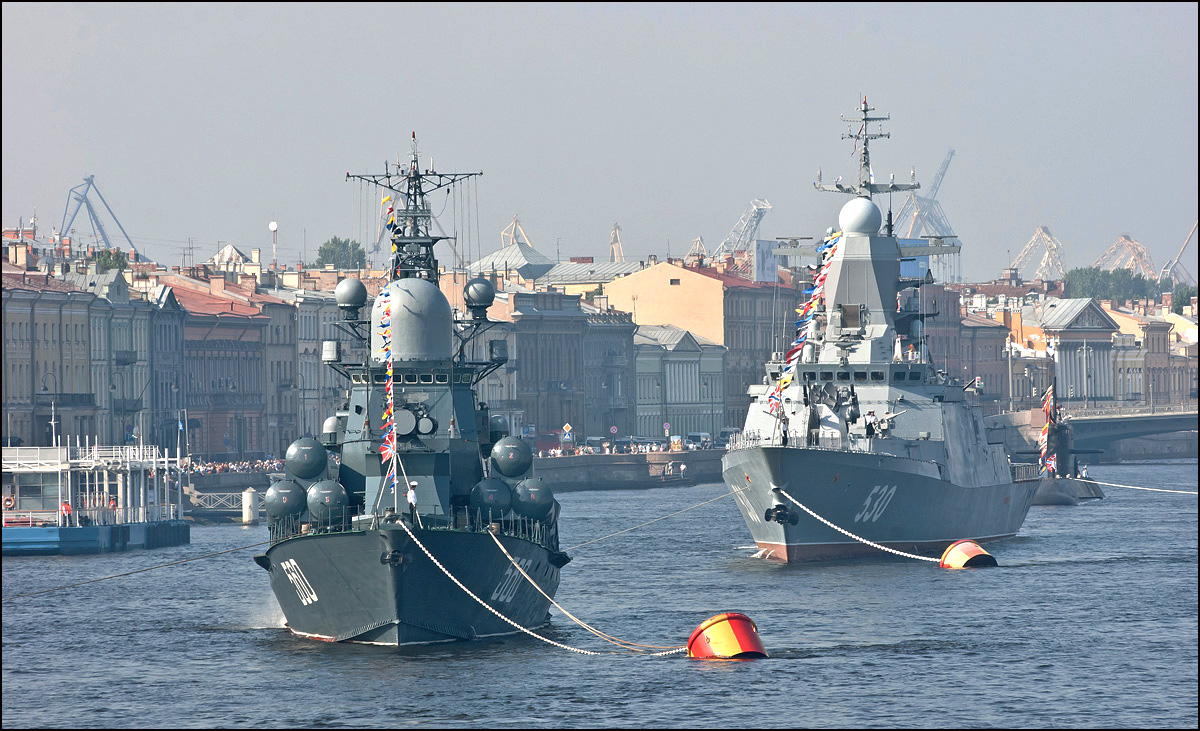 photo "July morning" tags: street, city, St. Petersburg, Нева, корабли