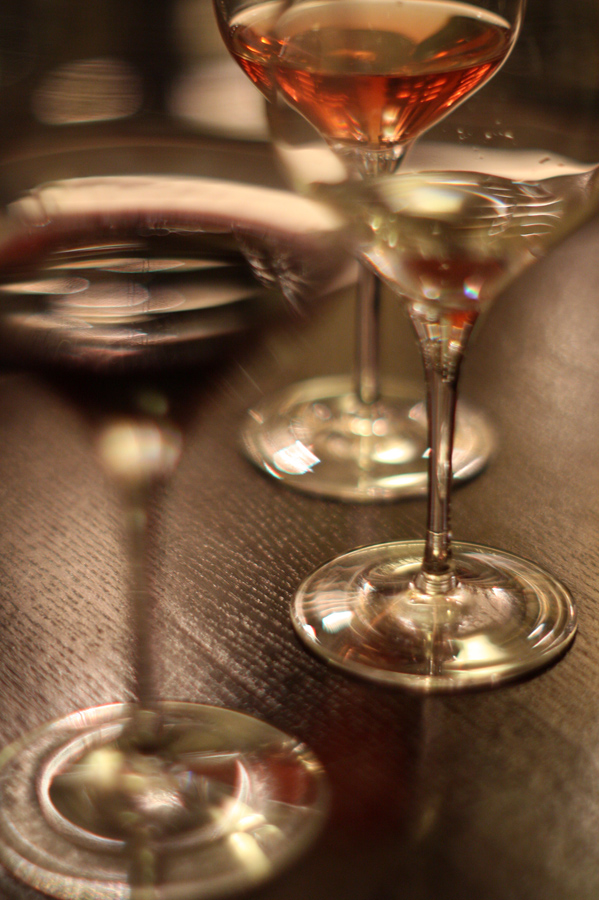 photo "Wine effect" tags: still life, blur, bokeh, glass, wine