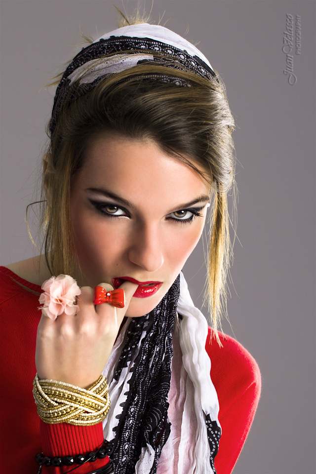 photo "Beauty portrait" tags: portrait, glamour, eyes, face, girl, hair, juan velasco, sight, velasco, woman