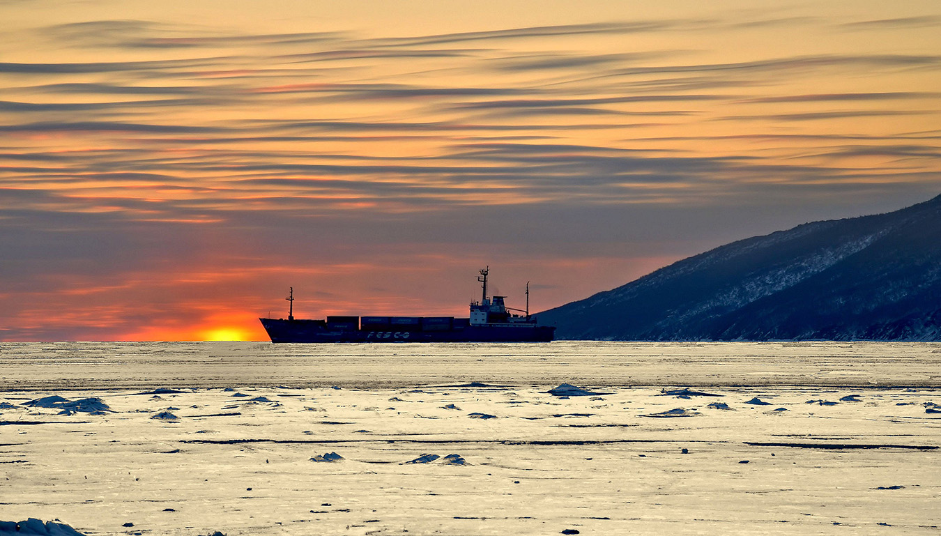 photo "***" tags: landscape, sea, ship, sunset, лед