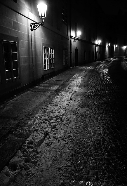 photo "Ночные фонари a улица" tags: black&white, Prag, Prague, Praha