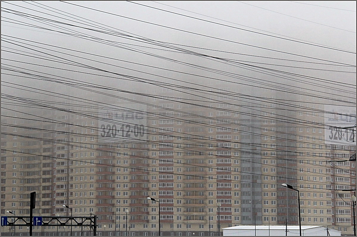 фото "▓▒░" метки: город, глазницы окон, провода, туман