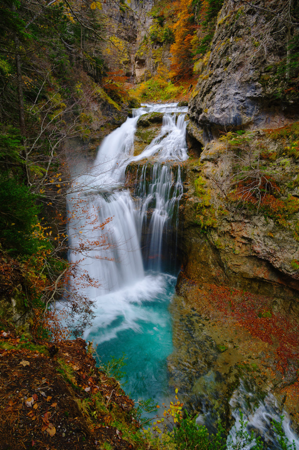 photo "***" tags: nature, landscape, travel, Europe, Spain, autumn, colour, mountains, river, rocks, tree, water, арагон, водопад, ущелье