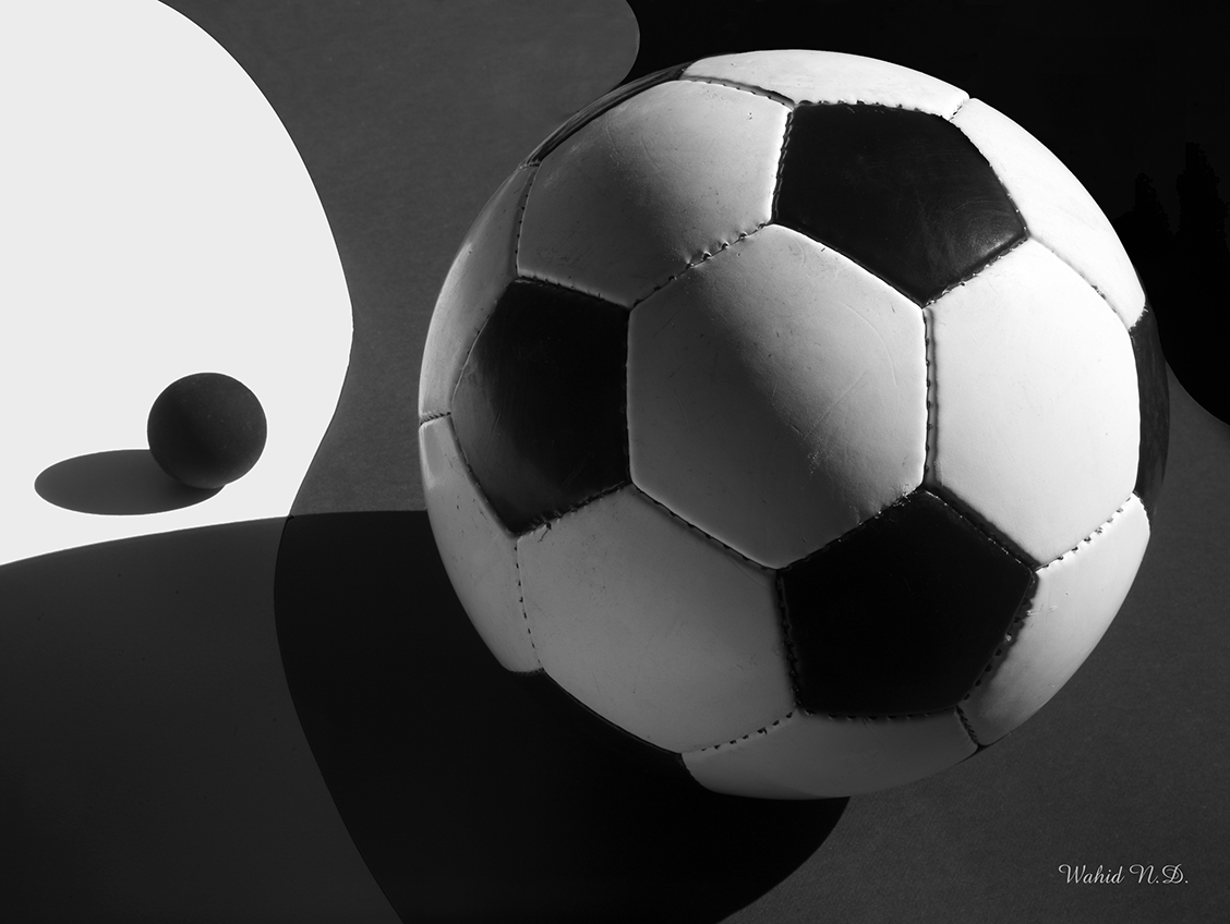photo "Balls play" tags: genre, still life, black&white, 