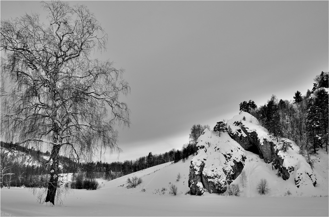 photo "***" tags: landscape, clouds, forest, mountains, rocks, sky, snow, winter, деревья