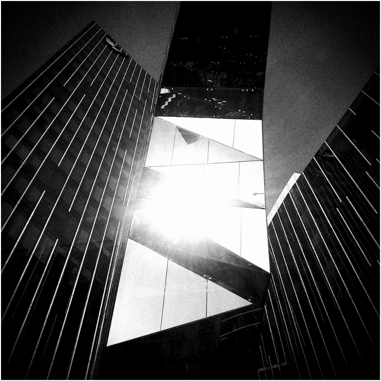 photo "***" tags: black&white, architecture, city, 