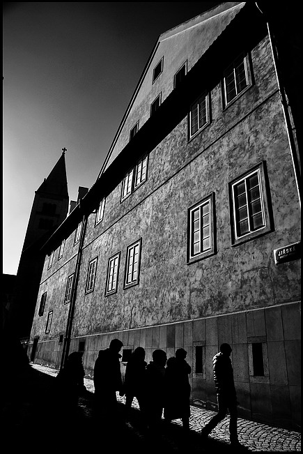 photo "Башня a здание" tags: black&white, Prag, Prague, Praha
